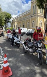 Renovias promove campanha educativa e instala, gratuitamente, antenas corta-pipa em motocicletas